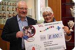 Ehepaar Brigitte und Rugard Hovermann spendete 2.100 Euro für das Hilfsprojekt.